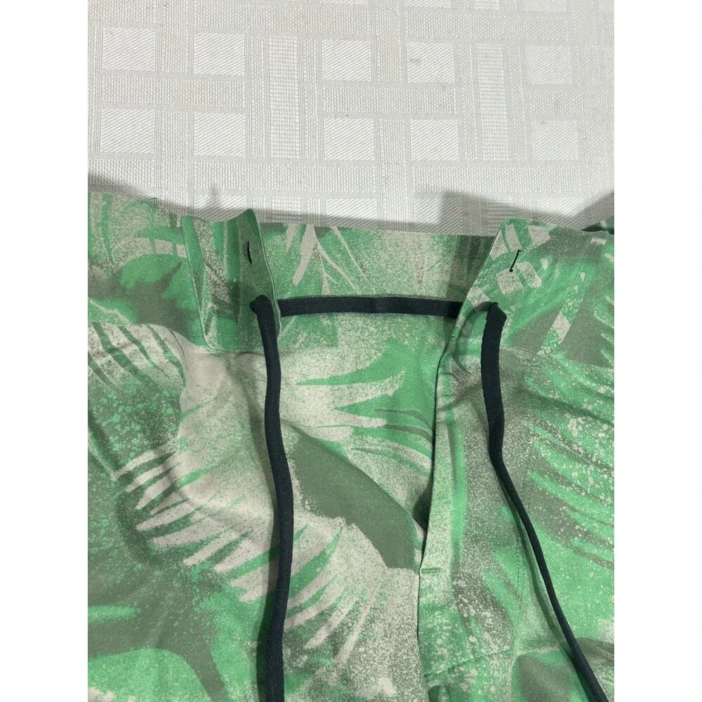 Lululemon Current State Board Short Green Floral Linerless 9.5” Inseam Men’s 33